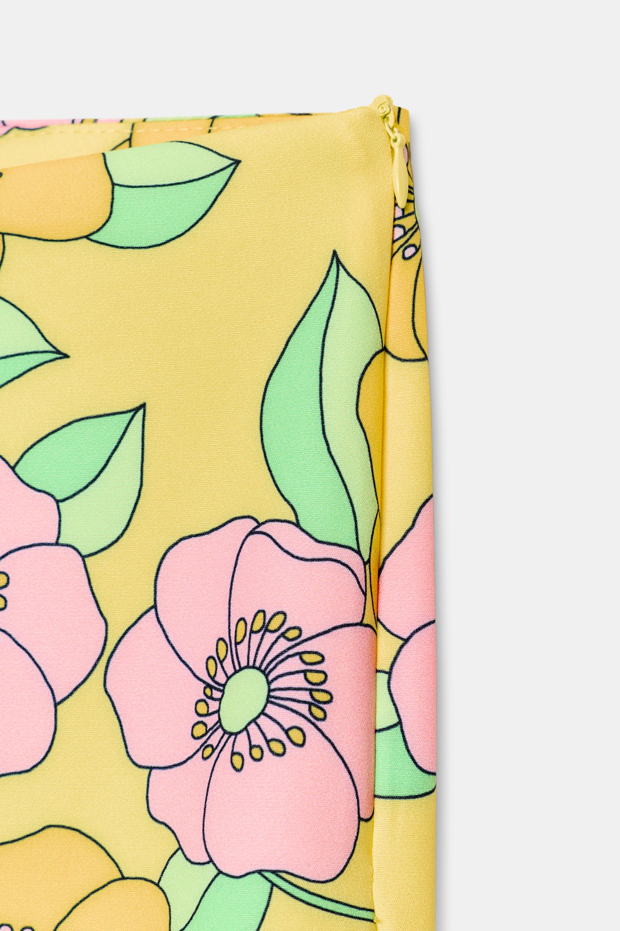 FLORAL CAPRI PANTS